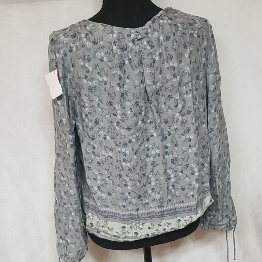 ❤Lucky Brand Women's Medium Gray and White Blouse - Picture 2 of 6